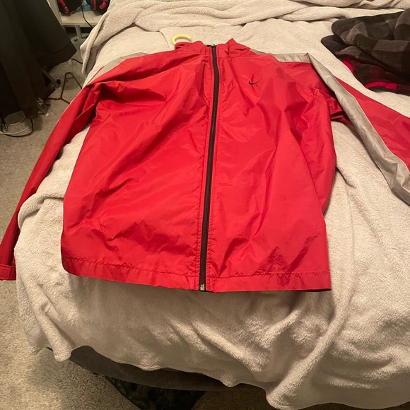Red Nike windBreaker - Picture 2 of 2